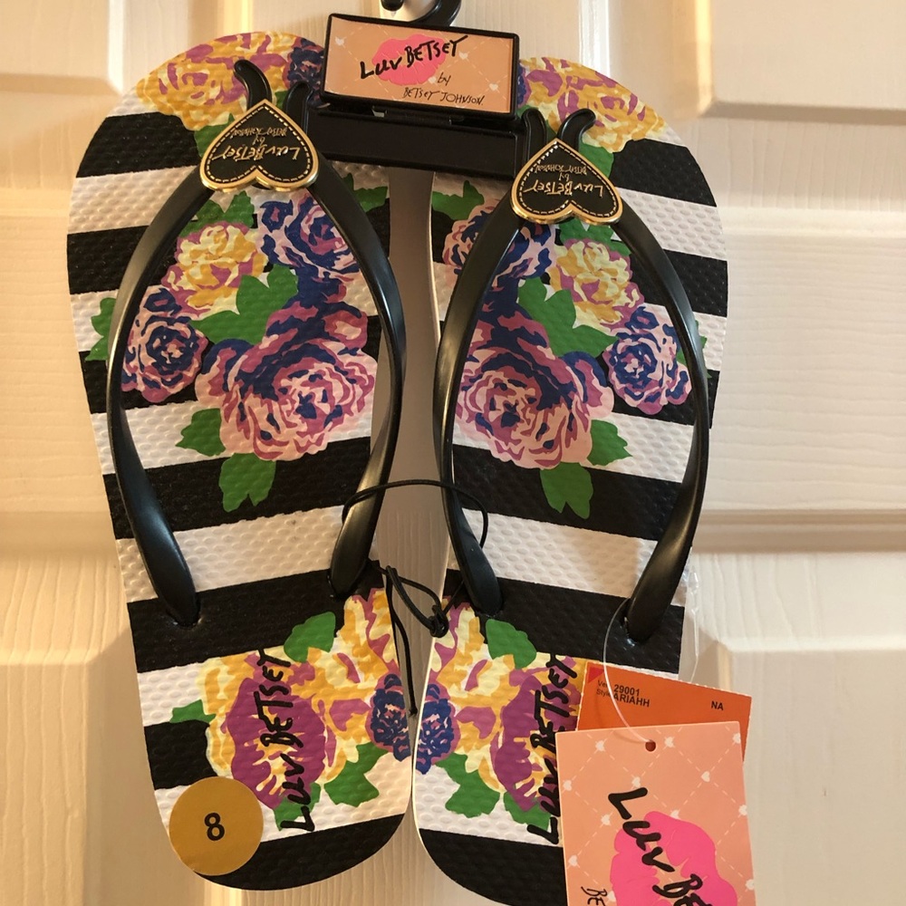 NWT Betsy Johnson- Size 8